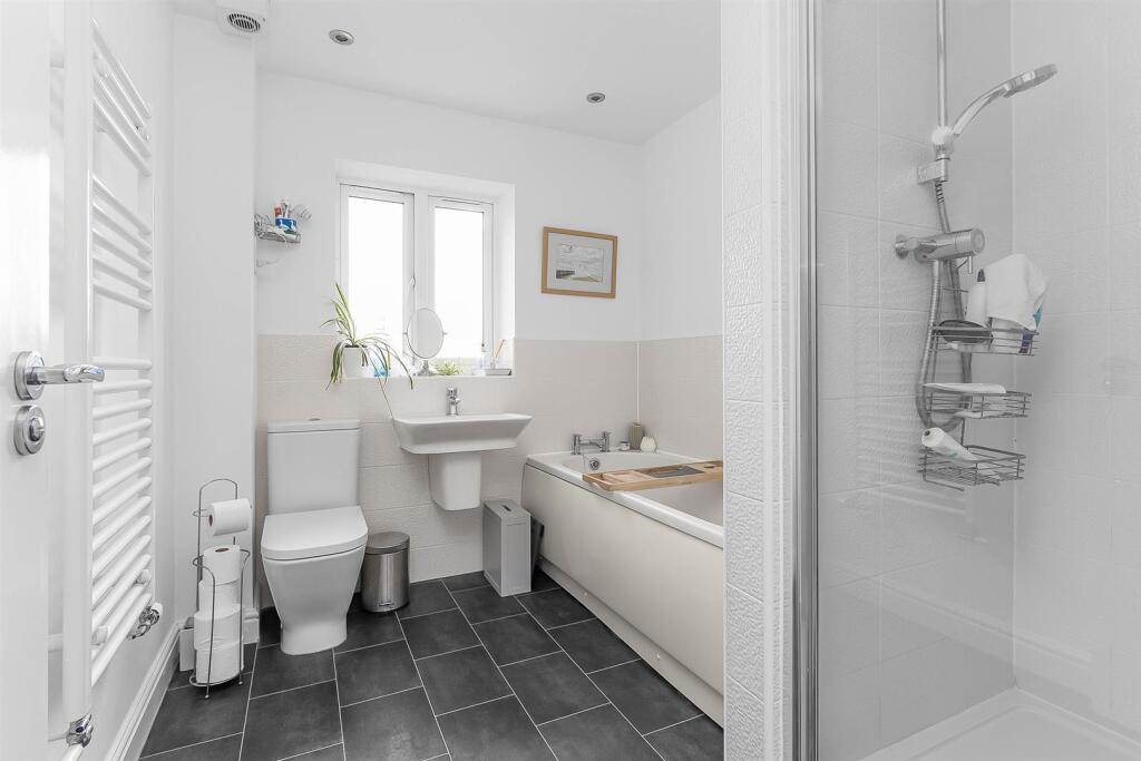 4 Buttercup Close, Lutterworth (32).jpg