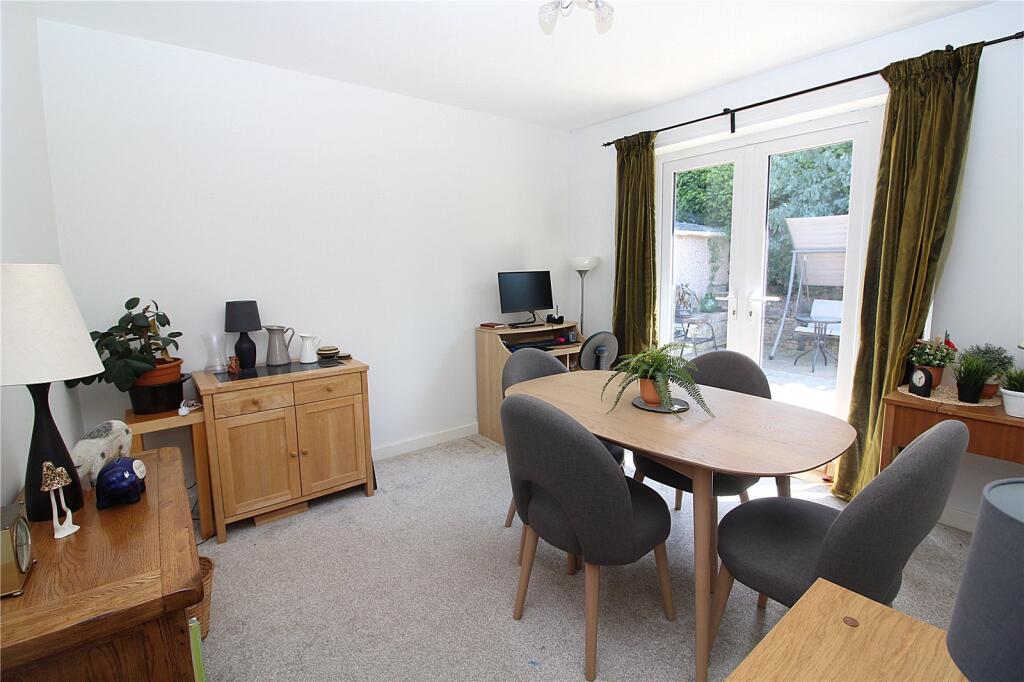 Bedroom 2/Dining Roo