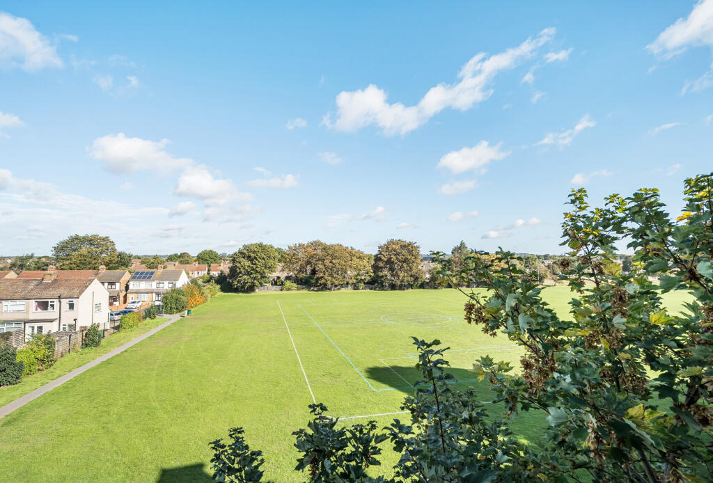 1353956-11-68c424...