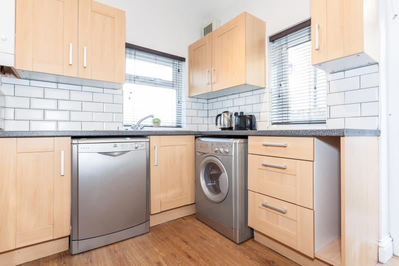 Kitchen 2.jpg