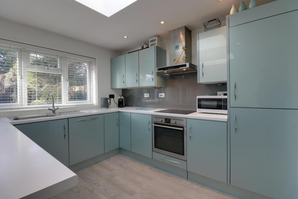 kitchen/breakfast 