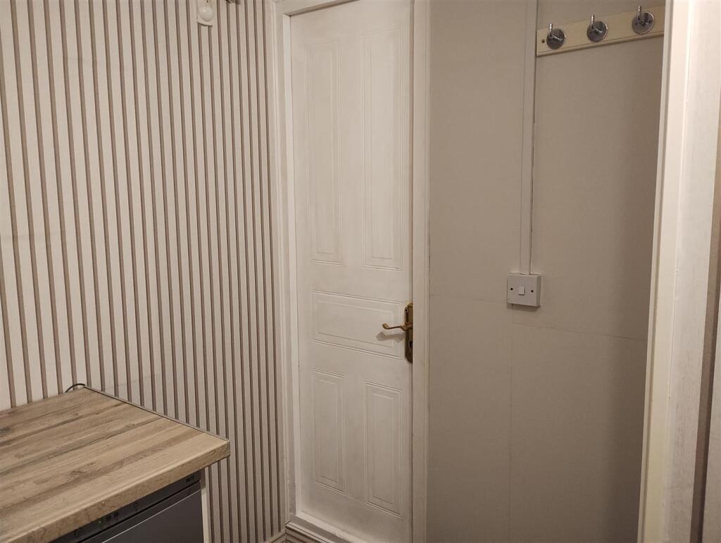 utility room 2.jpg