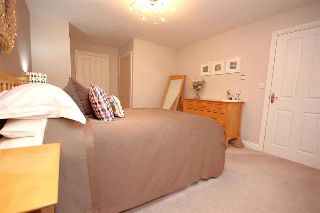 Master Bedroom.JPG