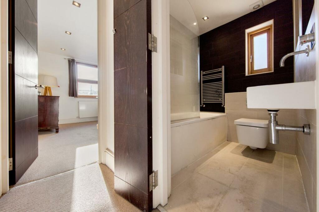 Hallway (1).jpg