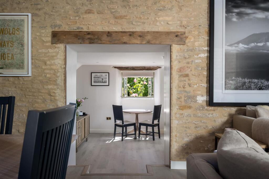 20 - The Old Post Office - GL7 7EF - Web.jpg