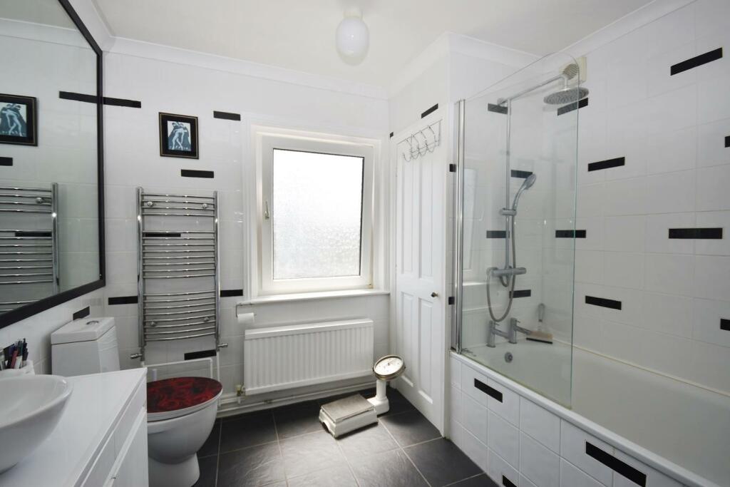 Bathroom...JPG