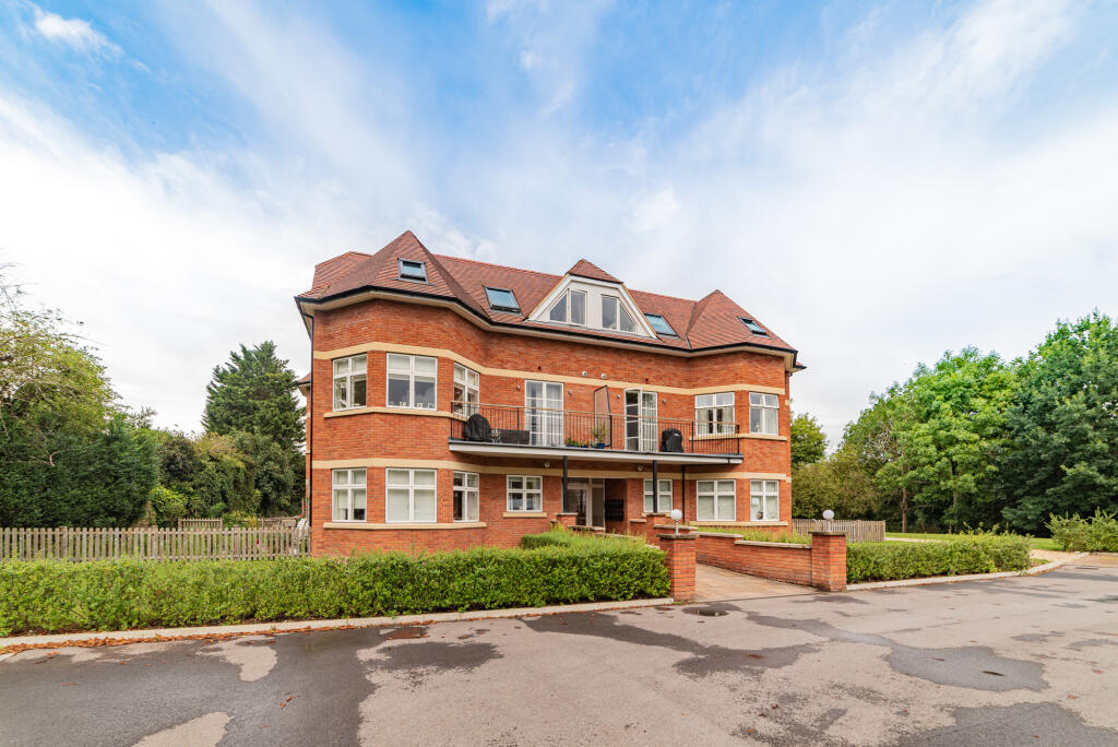 The-Old-Court-Maiden