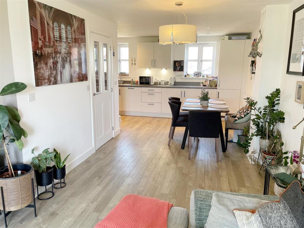 Sitt - Break - Kitch 2.JPG