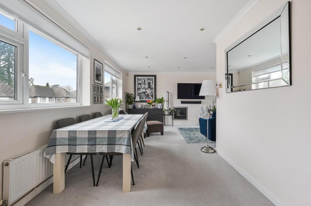 COURTLANDS CRESCENT (7).jpg