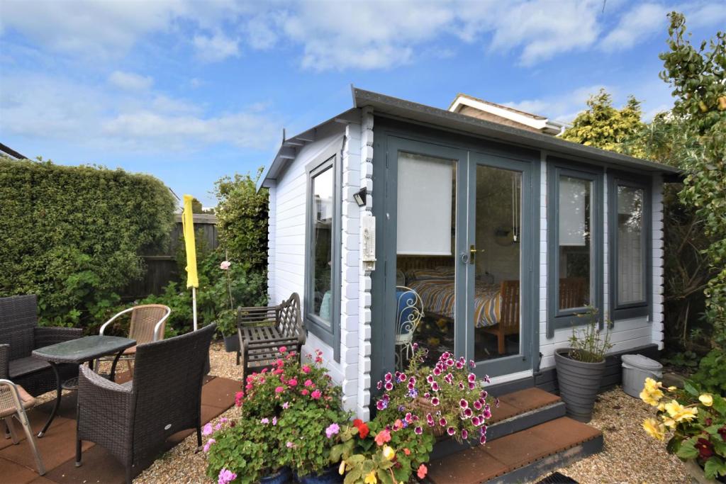 Garden Cabin.JPG