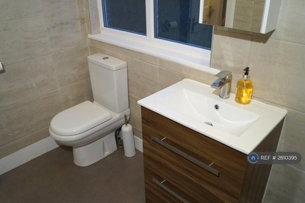 Family Bathroom 