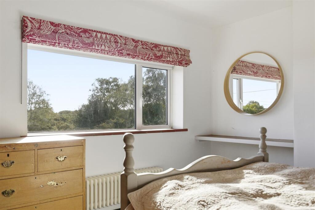 14 Heath View 17.jpg