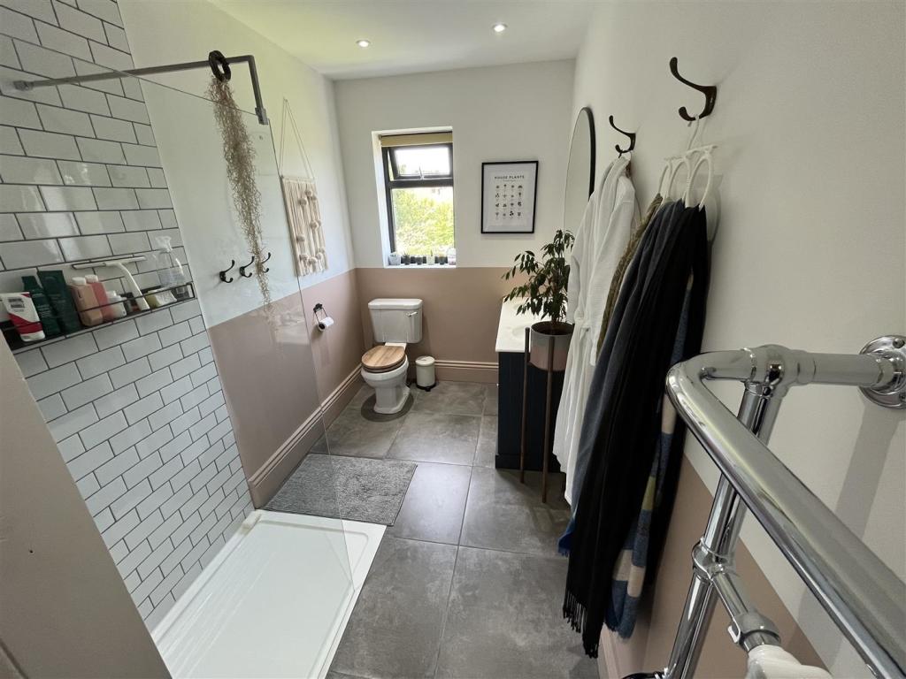 En Suite Shower Room.jpg