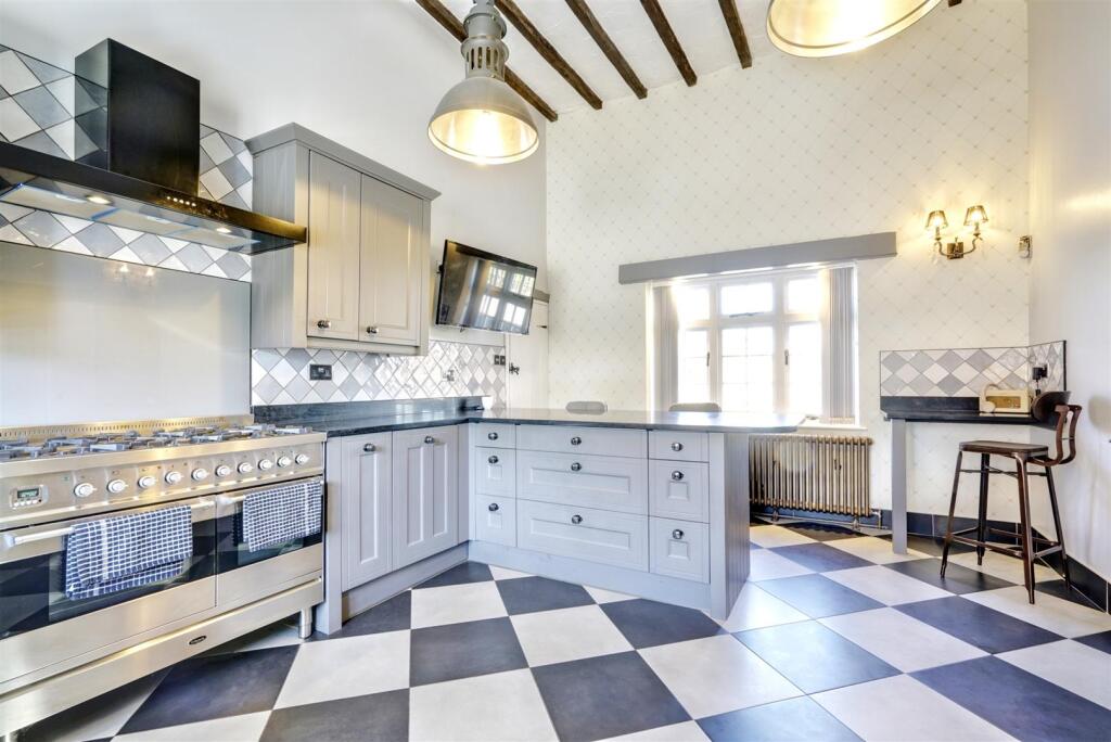 Kitchen 1_2.jpeg