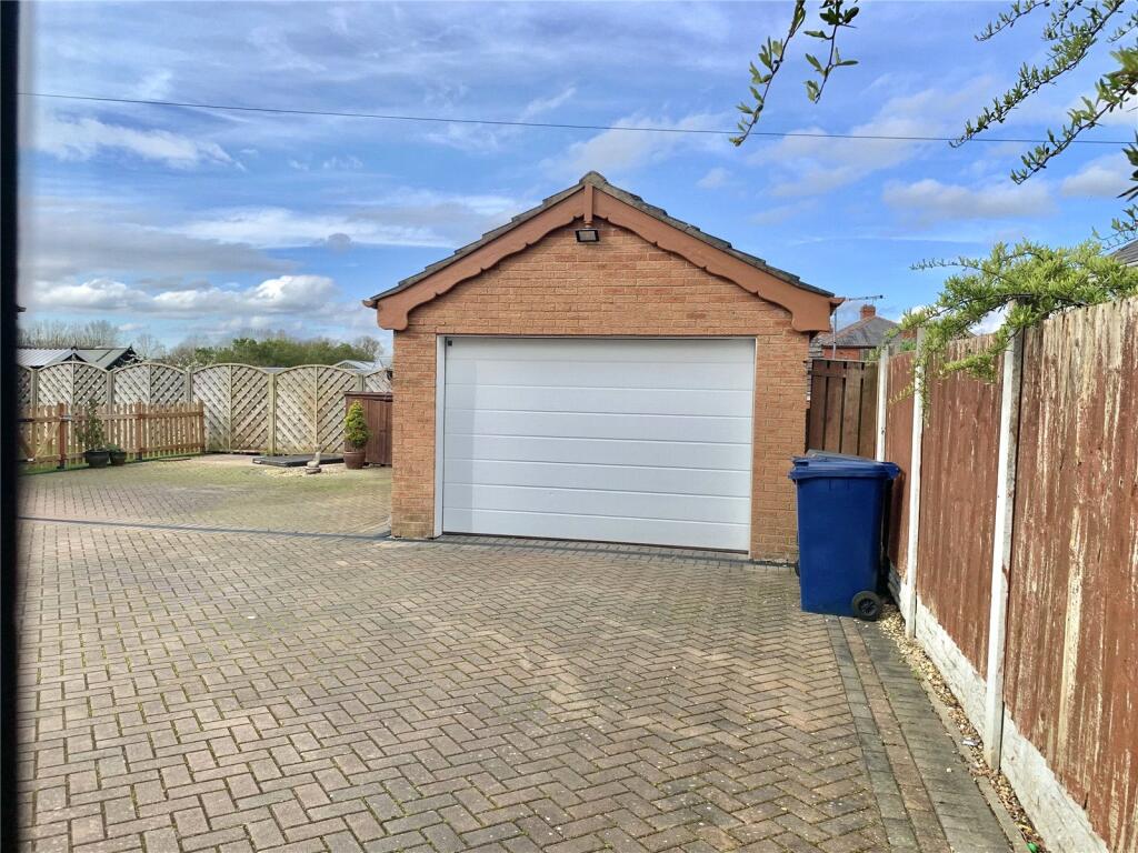Detached Garage