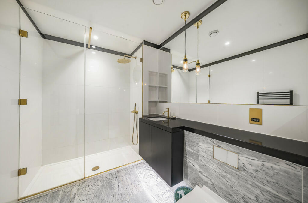 Ensuite.jpg