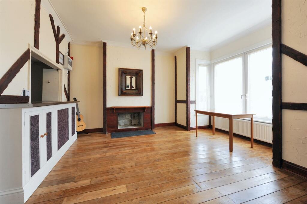 Living Room.JPG