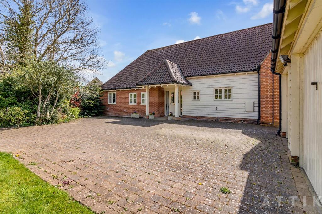 2 Hanbury Close, Halesworth IP19 8DG (12).jpg