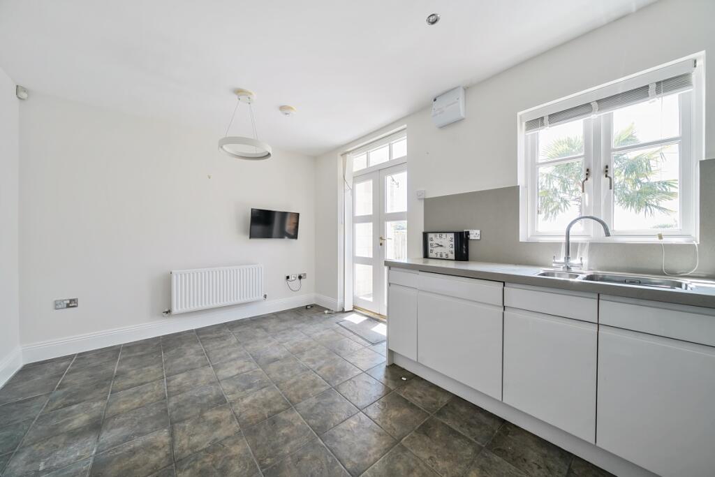 1320568-6-686d3a8...