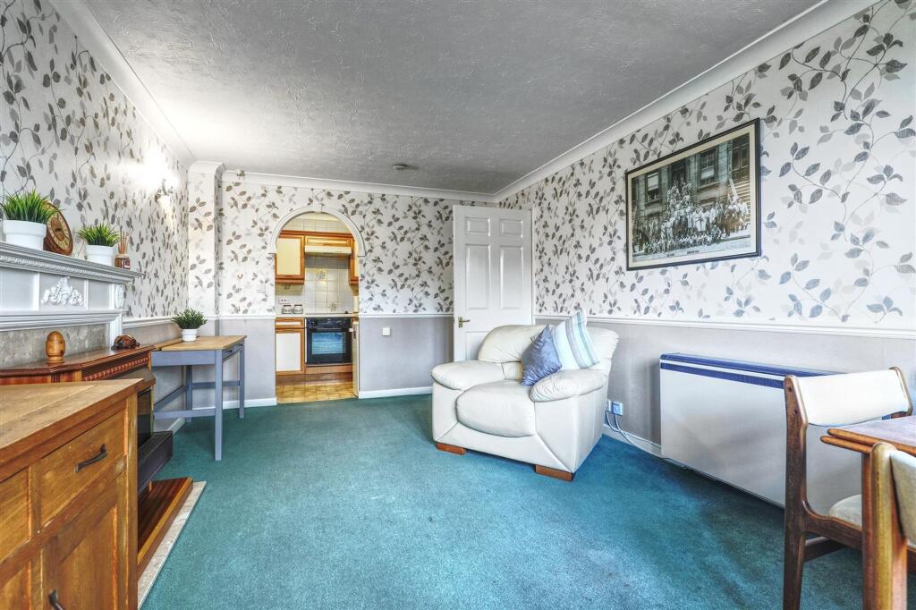 947A4437living room2.jpg