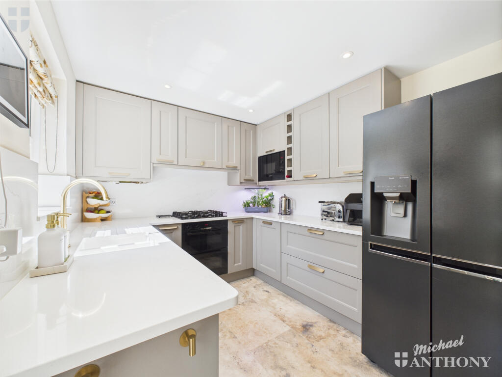 CAM03218G0-PR0626-STILL003