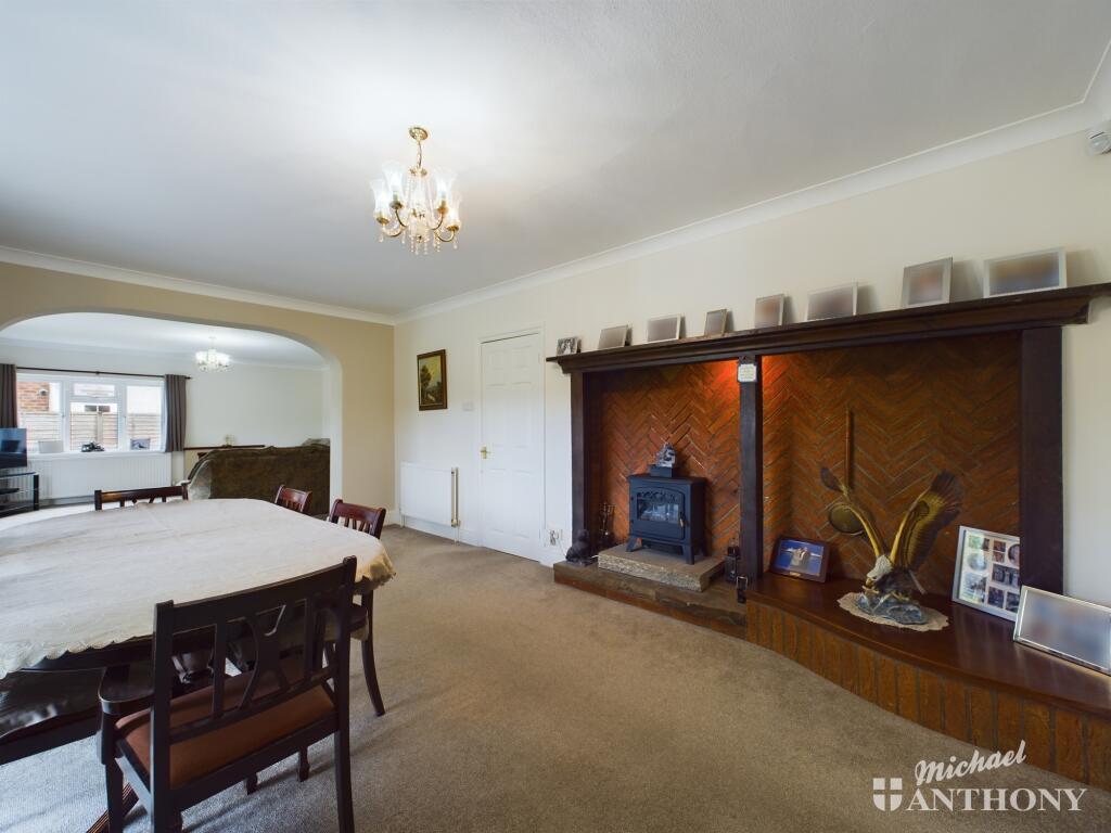 CAM02773G0-PR0154-STILL028