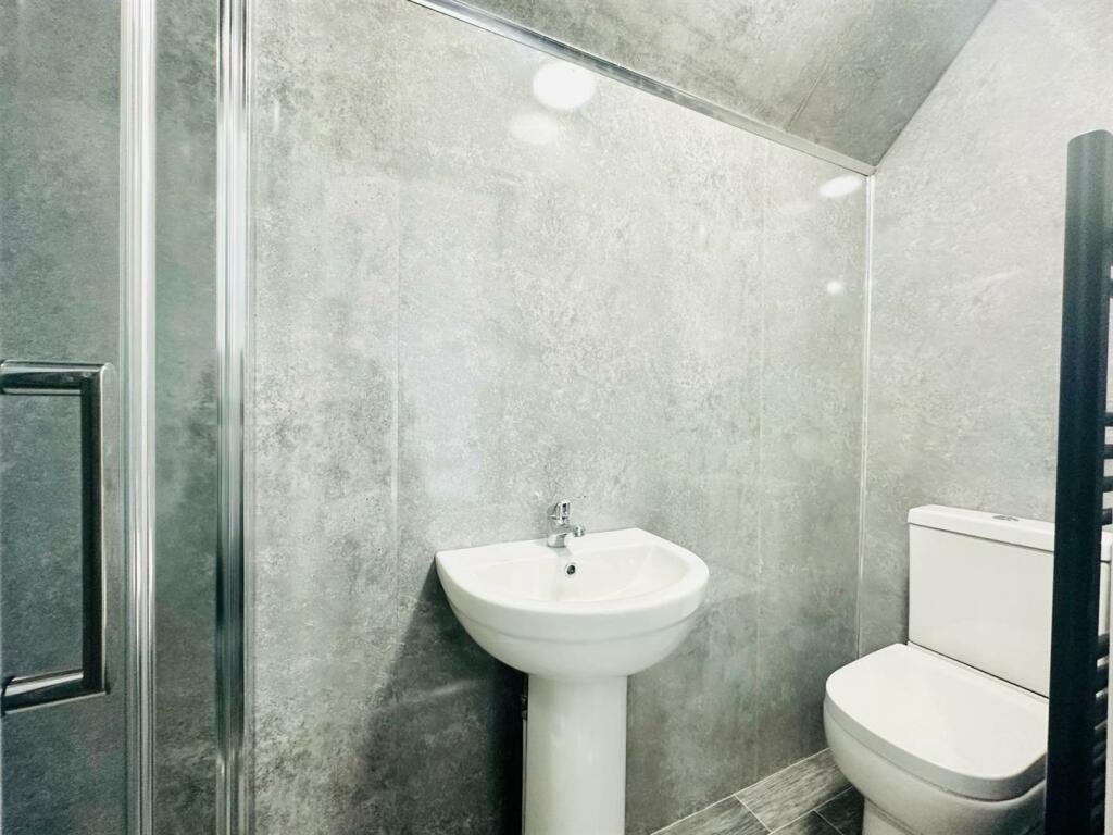 En suite to bedroom 6