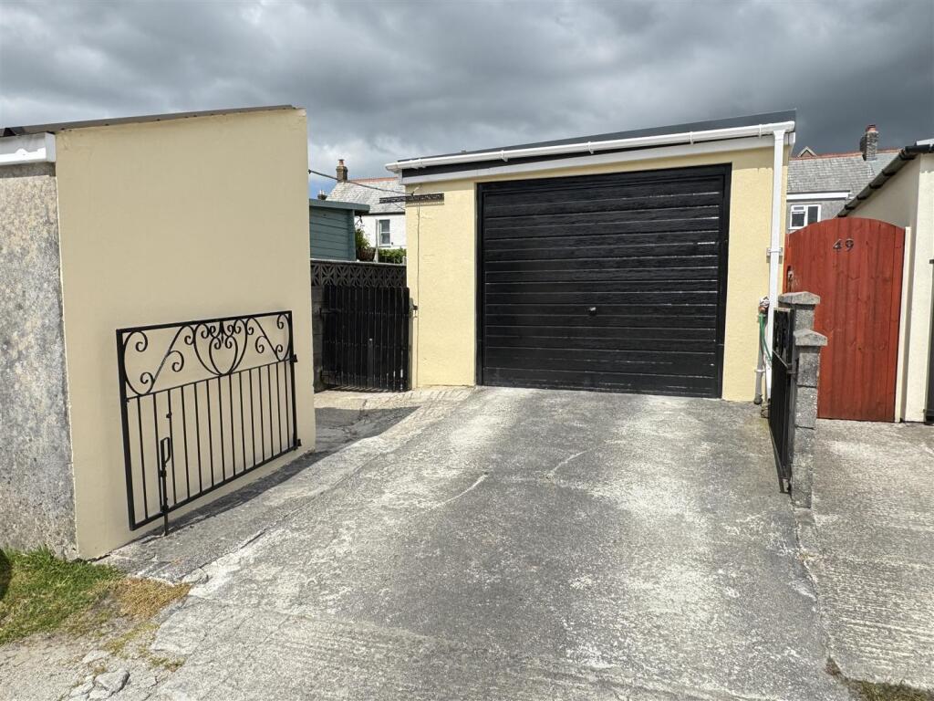 Tandem Garage