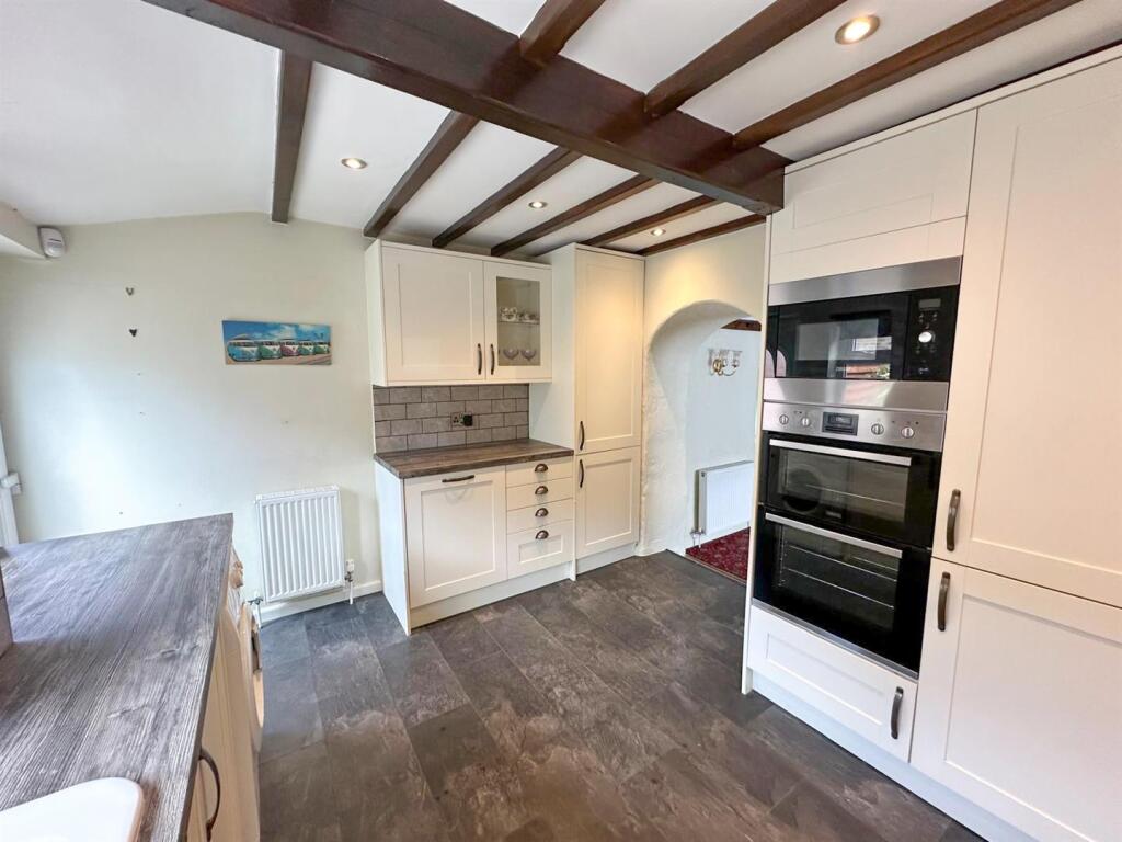 2 Bed Cottage, Keighley