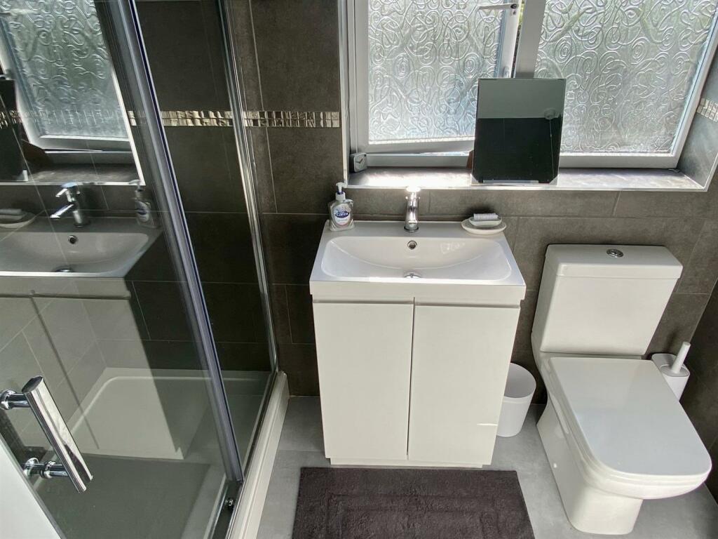 EN SUITE.jpg