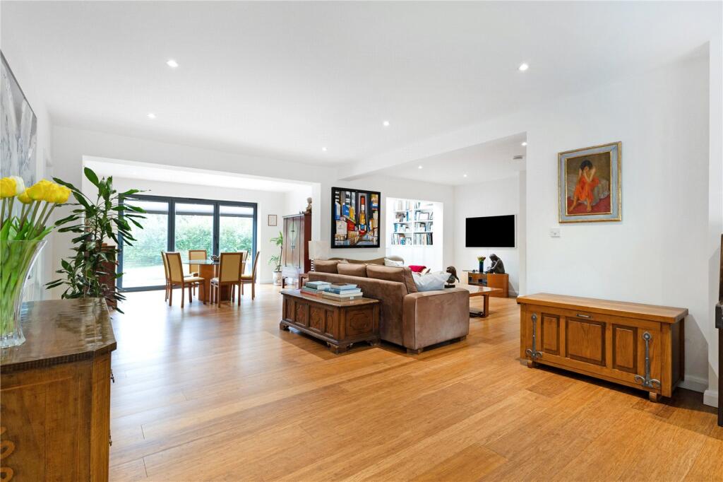 Sitting/Dining Room