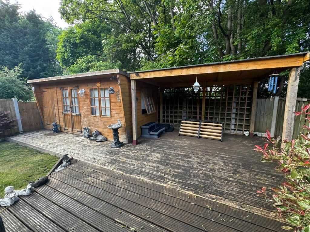 rear decking-pergoda and summerhouse.jpg