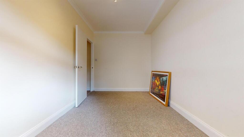 30RCbedroom2.3.jpg