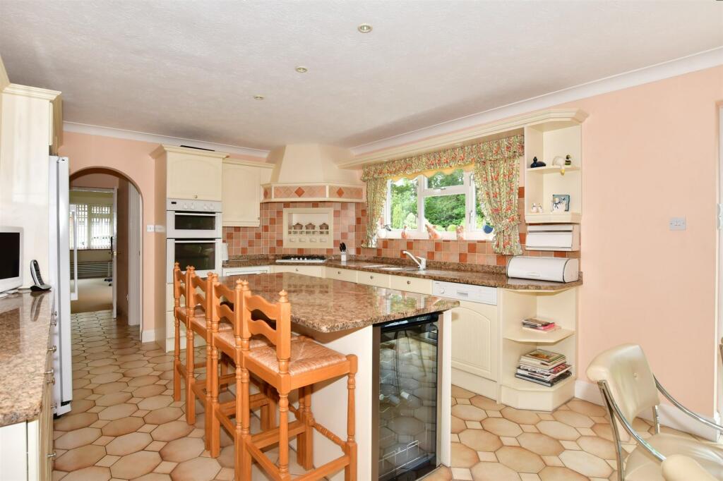 Kitchen/ Breakfast Room
