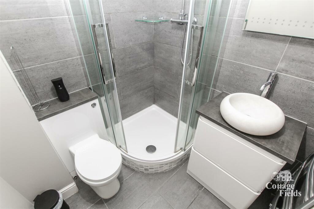 Ensuite.JPG