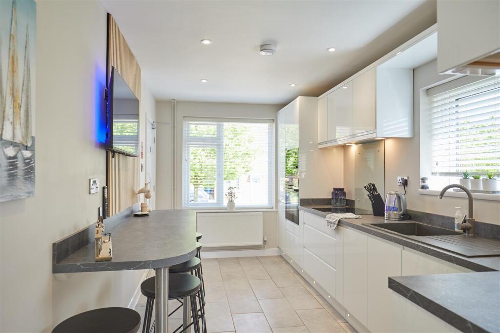 3 Fountains Road 8.jpg