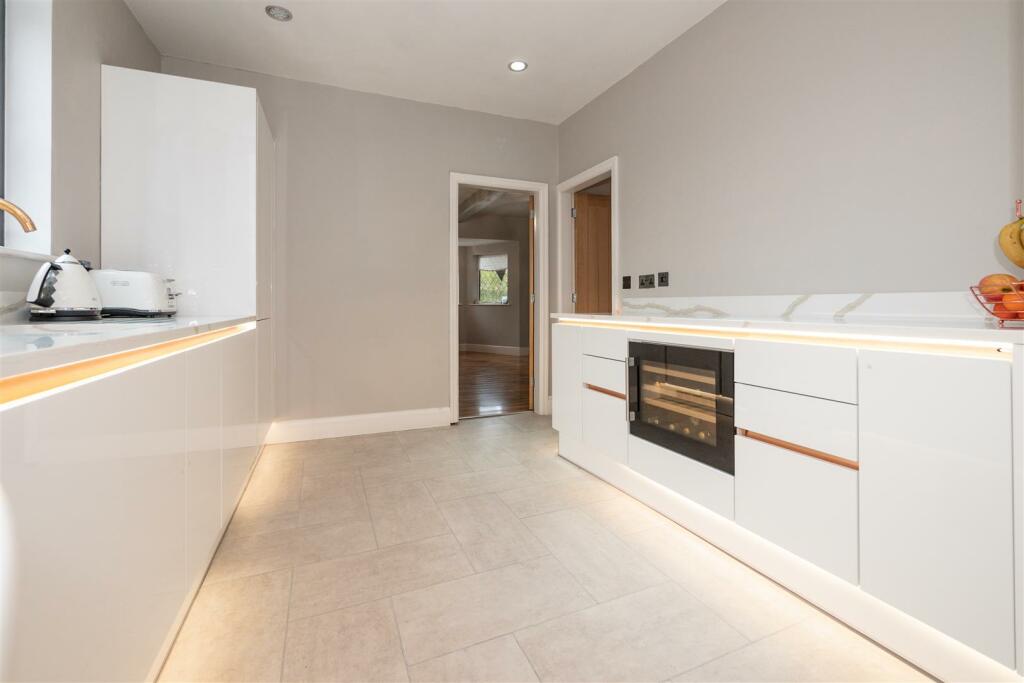 Breakfast Kitchen Aspect 6.jpg