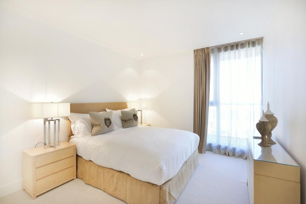 805-THE-KNIGHTSBR...