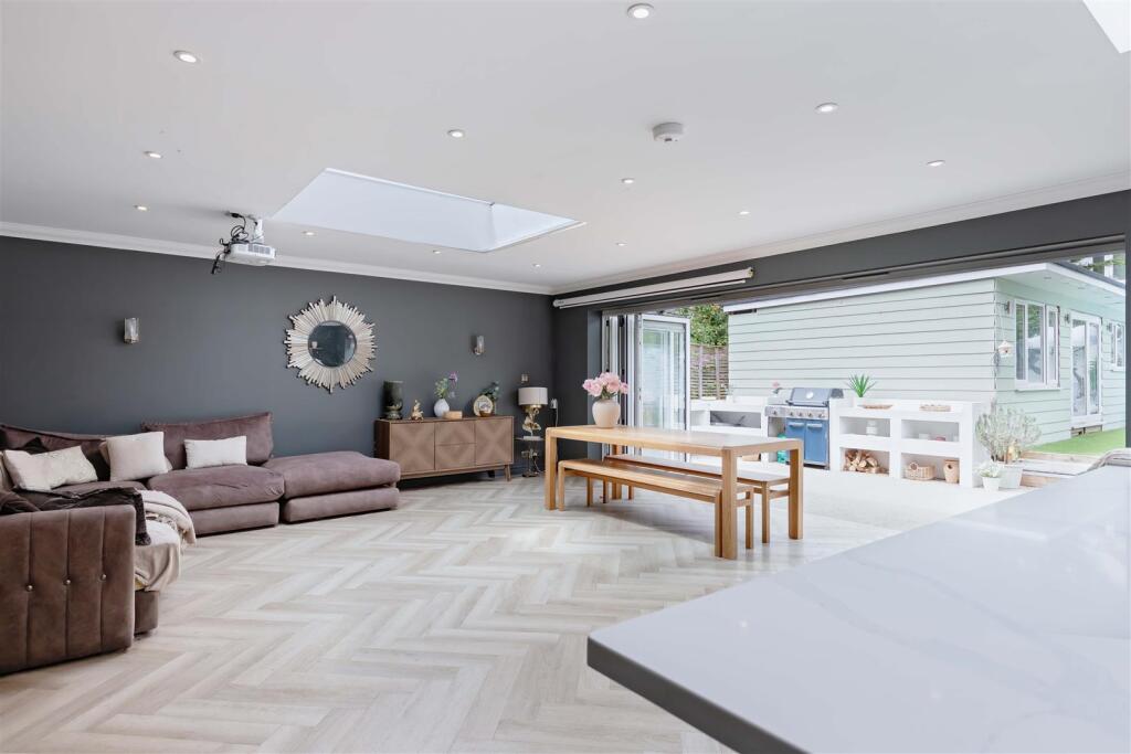 Chesswood Road_1.jpg
