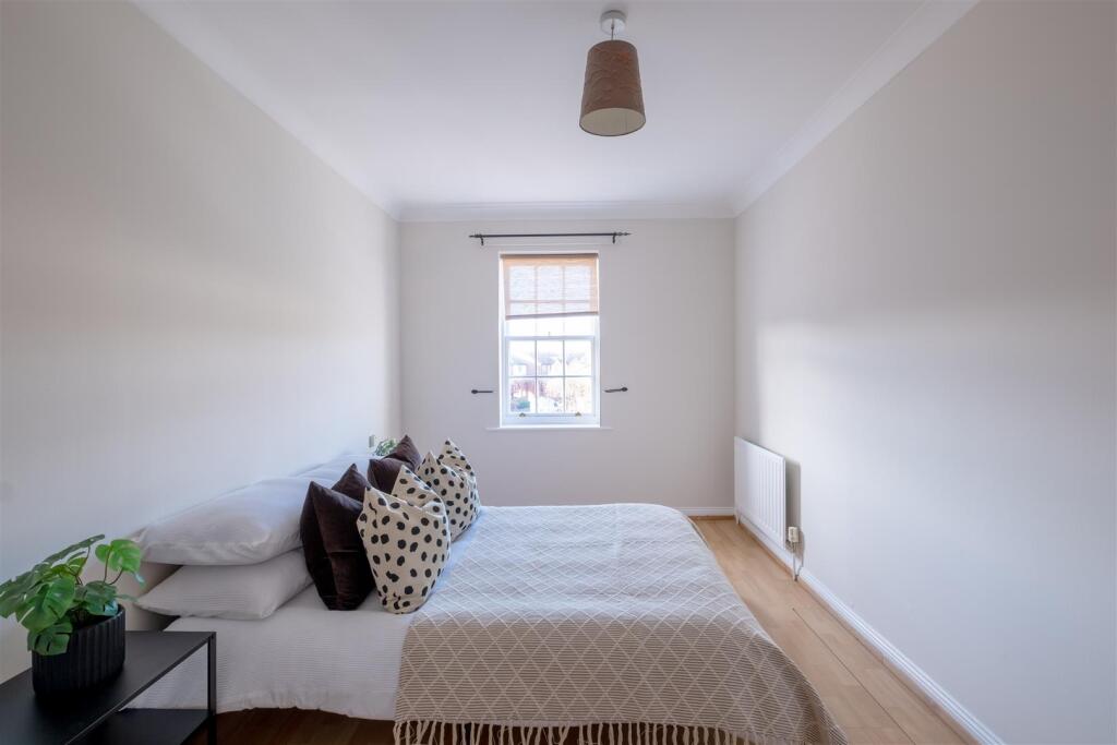 18 Dobson Cres HE-32.jpg