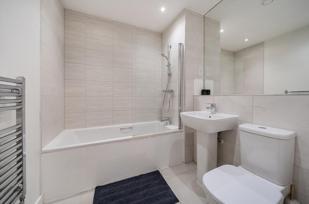 1369995-4-68fba28...