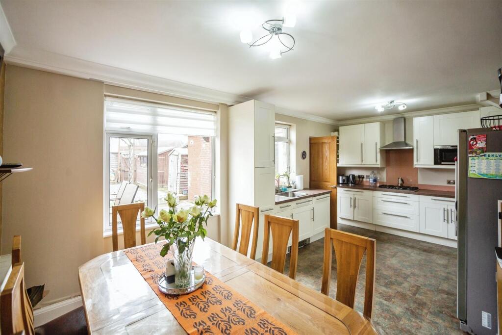 Kitchen Diner vs1.jpg