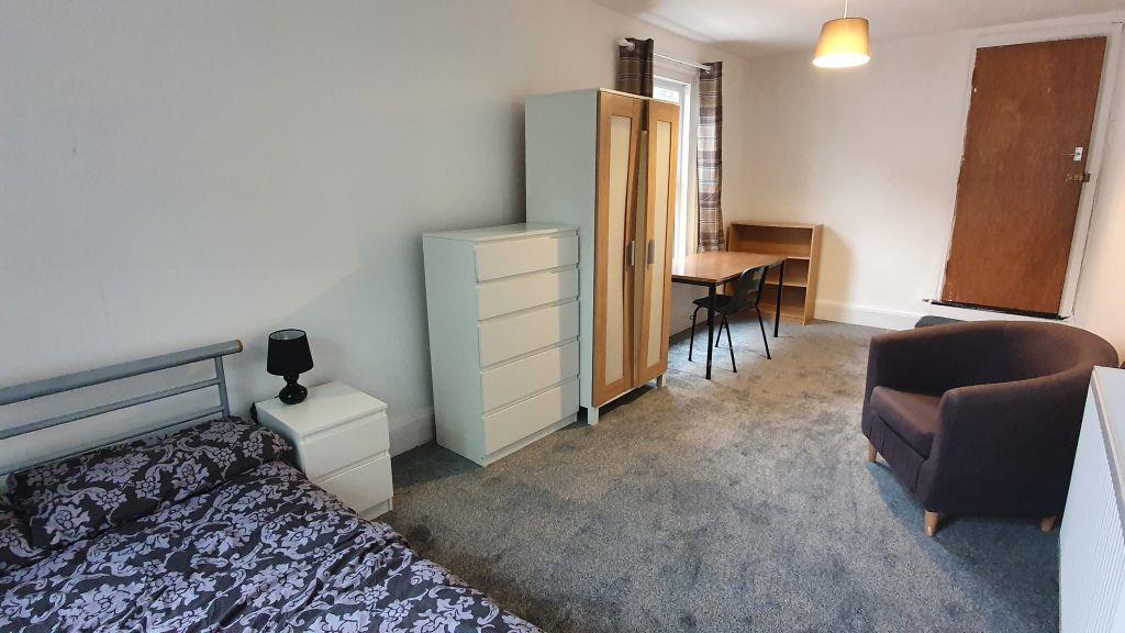 Upstairs back bedroom.jpg