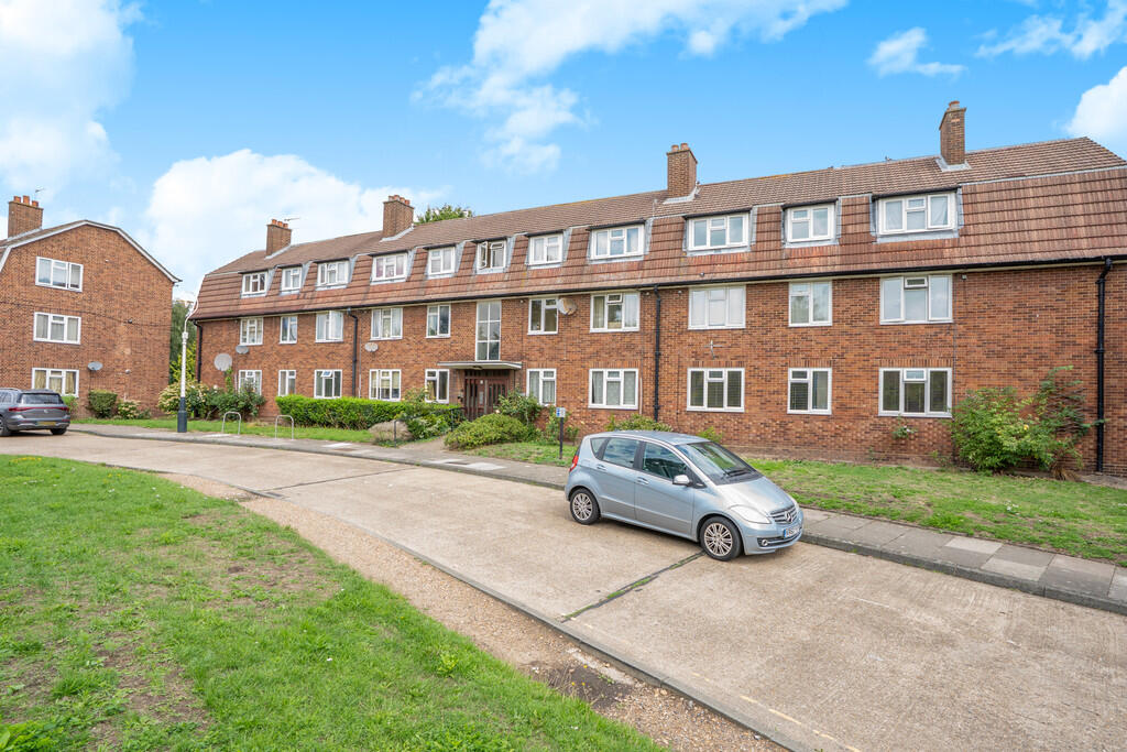 33 Walpole Close-...