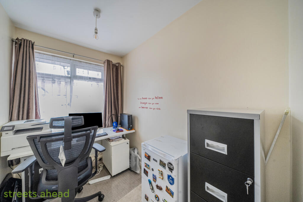 ef54cd10-a95c-400...