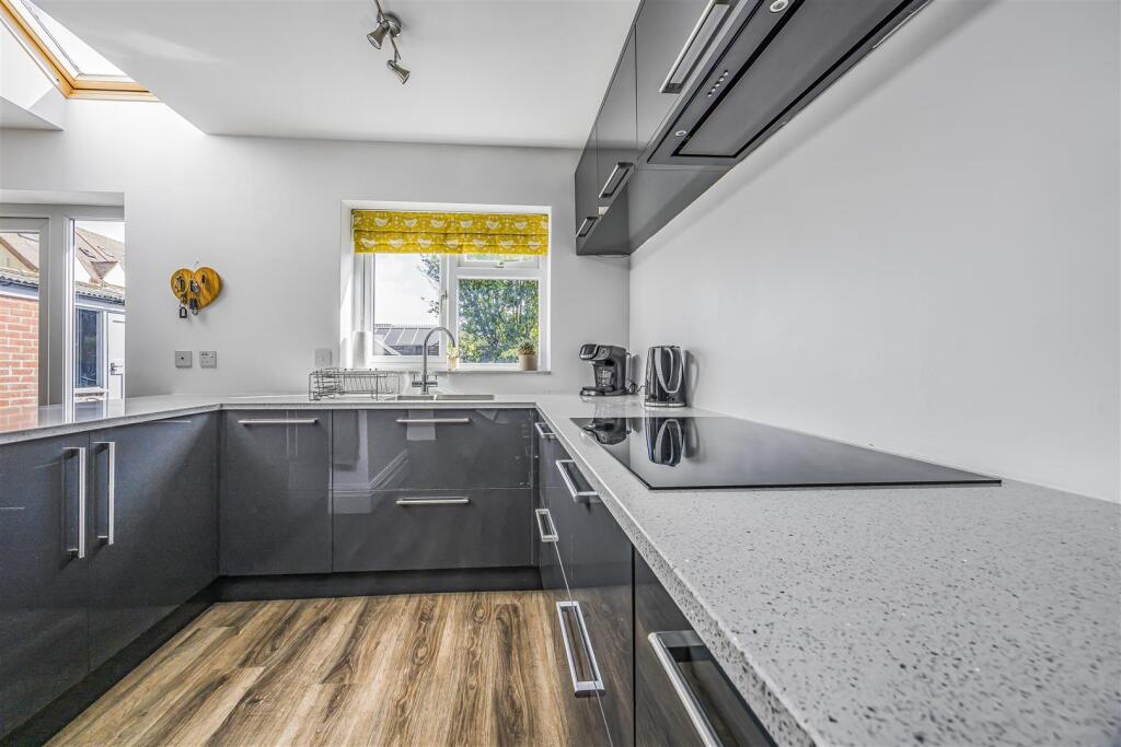 5 Woolner Avenue, Cosham-PorticoMarketing-SoldBy-2