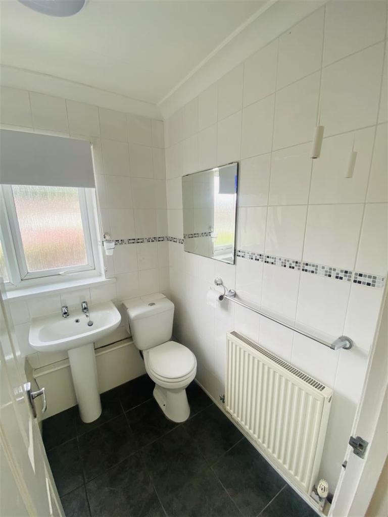 Bathroom 1.jpg