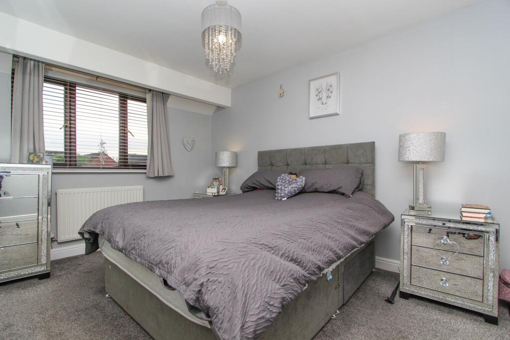 Principal bedroom