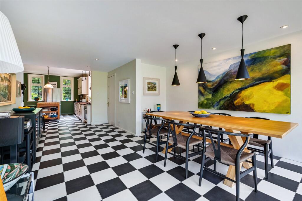 Kitchen/Dining Area