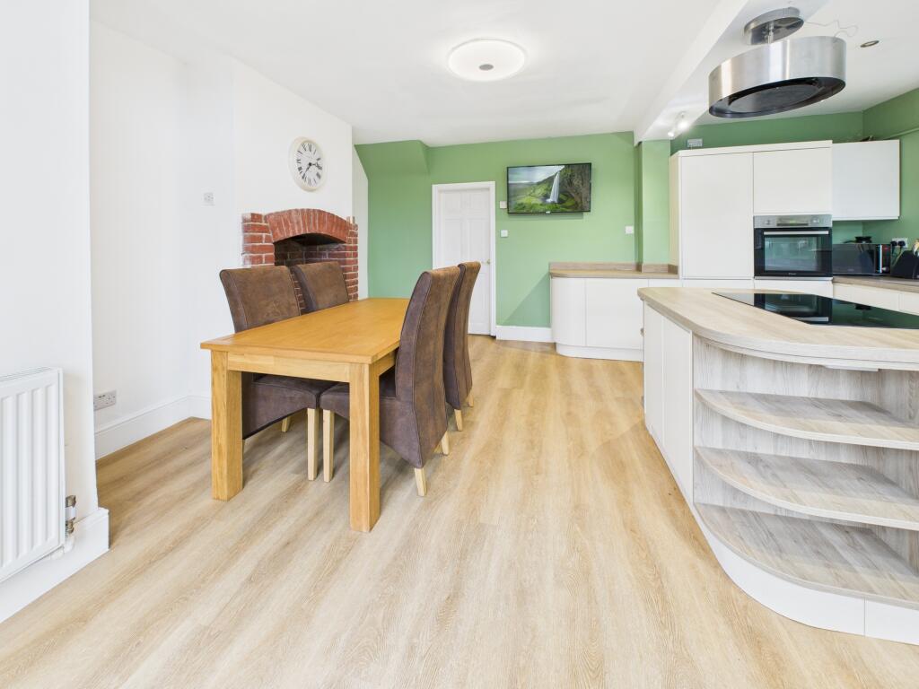 Living/Breakfast Kitchen